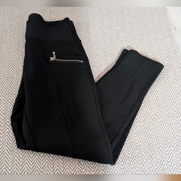 Black High-Waisted Leggings - Picture 7 of 9